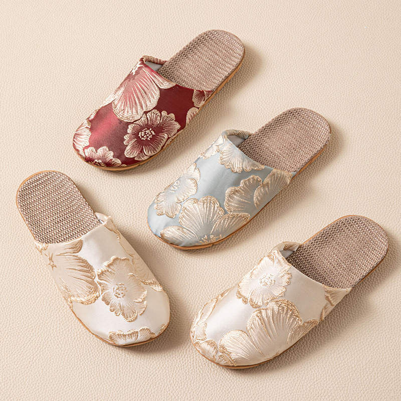 شباشب حريرية أنيقة للنساء، أحذ - مراجعة Mule Slip On وسعره